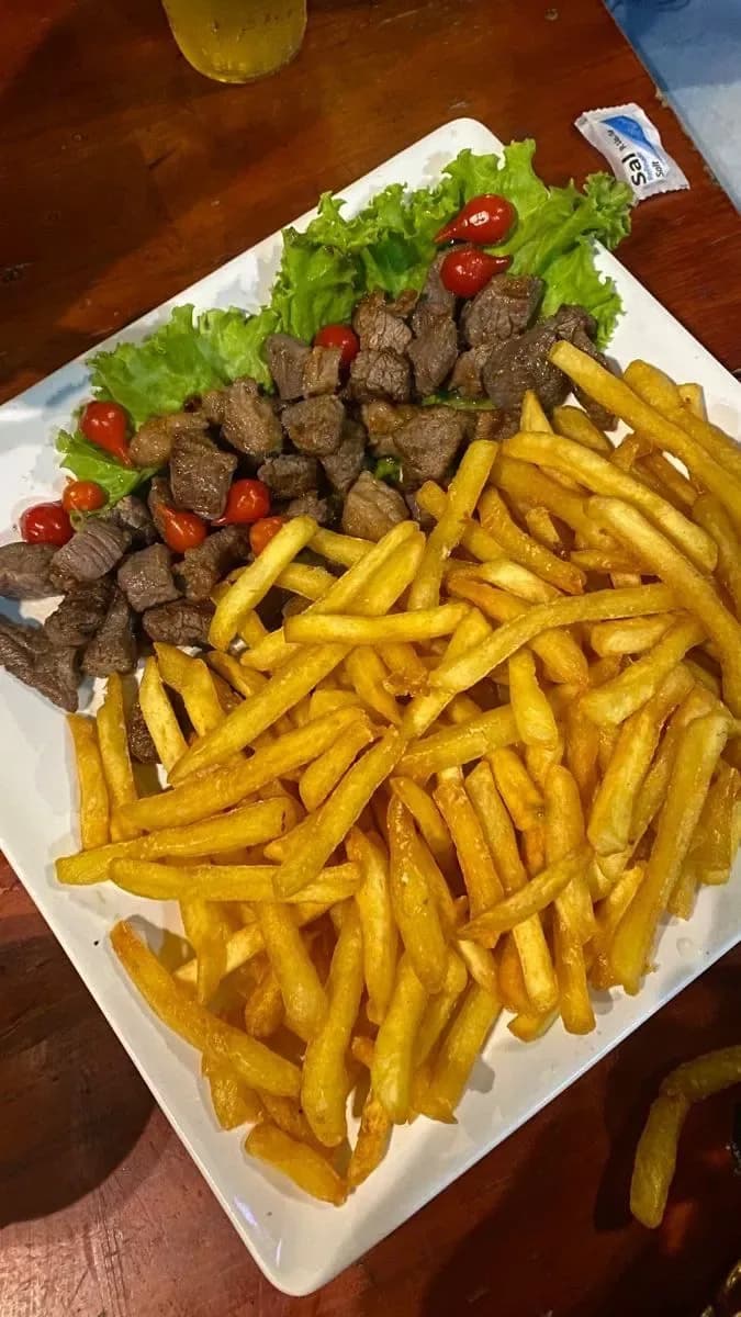 Contra Filé c/ Fritas, Muçarela e Mandioca